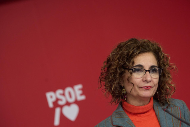 La vicesecretaria General y ministra de Hacienda y Función Pública, María Jesús Montero, comparece tras la segunda reunión del año de la Ejecutiva Federal del PSOE, en la sede del Partido Socialista, a 13 de enero de 2023, en Madrid (España).