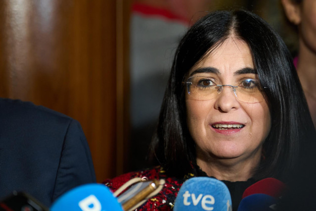 La ministra de Sanidad, Carolina Darias, atiende a los medios en el acto de entrega de la Cruz de la Orden Civil de Sanidad a la coordinadora de Enfermería de la Zona de Salud de Liébana, Aurora Aguilar, a 10 de enero de 2022, en La Hermida, Cantabria (Es