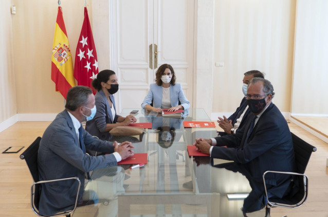 Archivo - La portavoz de Vox en la Asamblea, Rocío Monasterio; la presidenta de la Comunidad, Isabel Díaz Ayuso;  el consejero de Presidencia, Justicia e Interior de la Comunidad de Madrid, Enrique López, y el vicepresidente y portavoz Enrique Ossorio. Ar