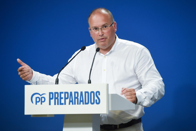 Archivo - El vicesecretario de Organización Territorial del Partido Popular, Miguel Tellado, durante una rueda de prensa en la sede nacional, a  8 de agosto de 2022, en Madrid (España). La comparecencia tiene lugar después de la reunión del Gobierno convo