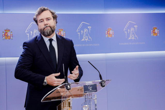 El portavoz de Vox en el Congreso, Iván Espinosa de los Monteros, durante una rueda de prensa, en el Congreso de los Diputados, a 17 de enero de 2023, en Madrid (España).