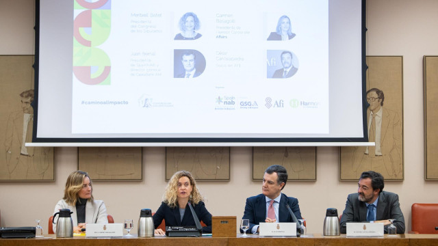 Archivo - De izq a der. La presidenta de Harmon Corporate Affairs, Carmen Basagoiti; la presidenta del Congreso, Meritxell Batet; el presidente de SpainNAB, Juan Bernal; y el socio en AFI, César Cantalapiedra