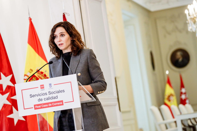 La presidenta de la Comunidad de Madrid, Isabel Díaz Ayuso, interviene durante su reunión con el alcalde de Madrid, José Luis Martínez-Almeida, para firmar un convenio sobre los servicios del Comedor Social de la calle Canarias en Madrid, en la Real Casa
