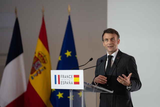 El presidente de Francia, Emmanuel Macron, comparece tras la firma de un Tratado de Amistad entre España y Francia, durante la XXVII Cumbre Hispano-Francesa