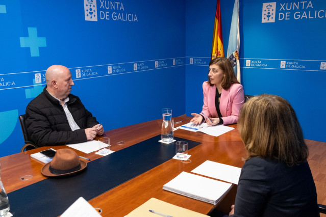 La conselleira de Medio Ambiente, Territorio e Vivenda, Ángeles Vázquez, se reúne con representantes de  la Asociación para la Defensa del Patrimonio Gallego