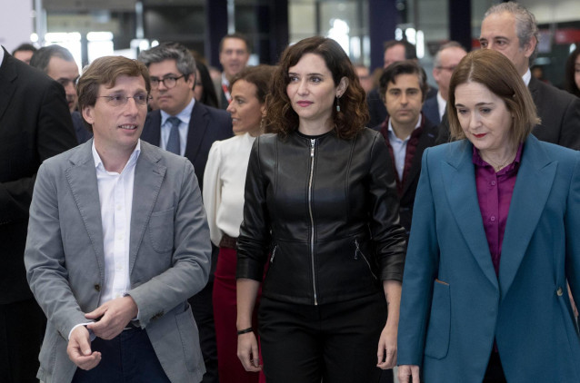 José Luis Martínez-Almeida, alcalde de Madrid; la presidenta de la Comunidad de Madrid, y la consejera de Cultura, Turismo y Deporte, Marta Rivera de la Cruz a su llegada a Fitur 2023 donde hoy se celebra el Día de la Comunidad de Madrid