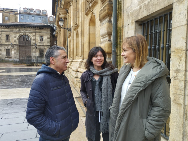 Xune Elipe, Laura Tuero y Covadonga Tomé.