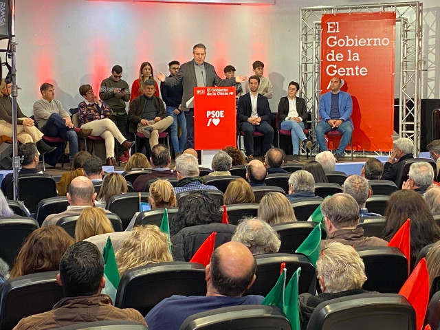 El secretario general del PSOE-A, Juan Espadas, interviene en el acto de presentación de la candidatura del socialista Antonio Hurtado a la Alcaldía de Córdoba.
