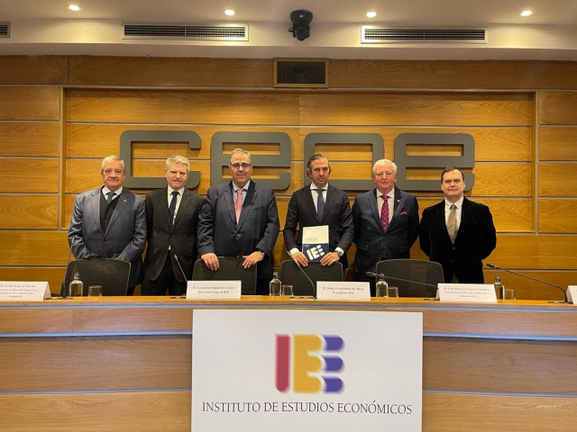 El IEE, junto con un equipo de catedráticos de Derecho Tributario y Hacienda Pública, denuncian de forma unánime la inconstitucionalidad del Impuesto Temporal de Solidaridad sobre las Grandes Fortunas.