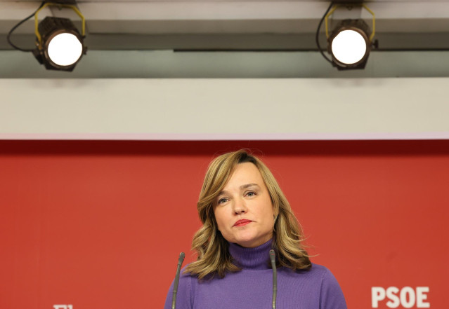 La ministra de Educación y Formación Profesional, Pilar Alegría, ofrece una rueda de prensa tras la reunión del Comité Electoral del PSOE, a 16 de enero de 2023, en Madrid (España). El secretario de Organización del PSOE, Santos Cerdán, ha anunciado la cr