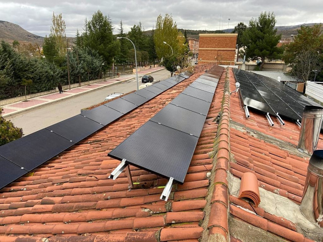 Archivo - Placas fotovoltaicas para el autoconsumo