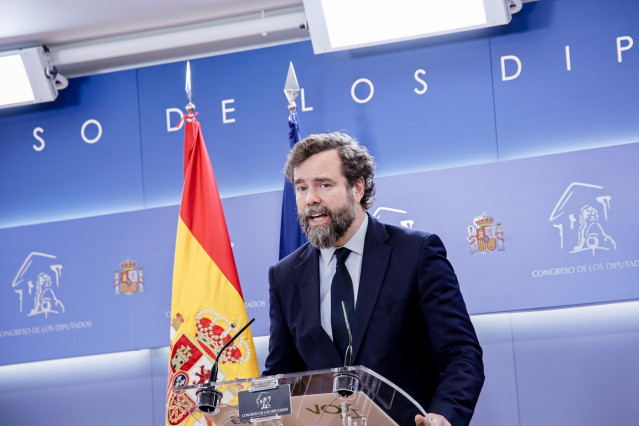 El portavoz de Vox en el Congreso, Iván Espinosa de los Monteros, durante una rueda de prensa, en el Congreso de los Diputados, a 17 de enero de 2023, en Madrid (España).