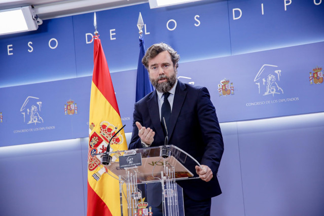 El portavoz de Vox en el Congreso, Iván Espinosa de los Monteros, durante una rueda de prensa, en el Congreso de los Diputados