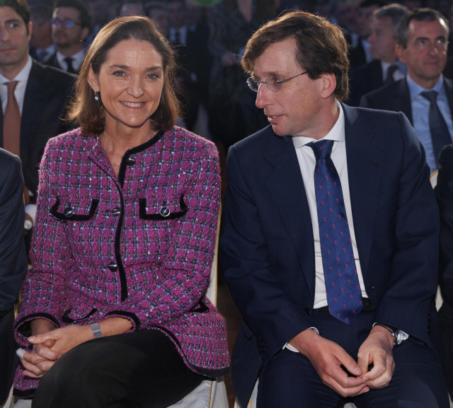 La ministra de Industria, Comercio y Turismo, Reyes Maroto, y el alcalde de Madrid, José Luis Martínez Almeida.