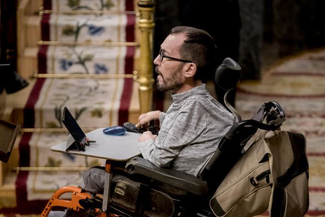 El portavoz de Unidas Podemos en el Congreso, Pablo Echenique, durante una sesión plenaria en el Congreso de los Diputados, a 24 de enero de 2023, en Madrid (España).