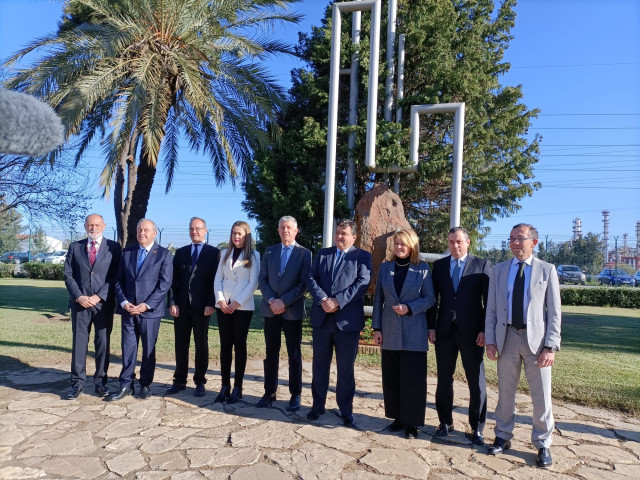 Cepsa, Enagás Renovable y Alter Enersun han firmado este miércoles en Palos de la Frontera (Huelva) un acuerdo para desarrollar conjuntamente en Huelva una planta de hidrógeno verde.