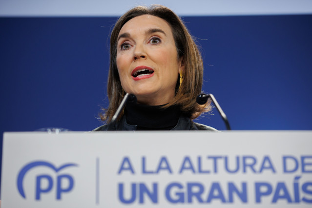 La secretaria general del Partido Popular y portavoz del PP en el Congreso, Cuca Gamarra, ofrece una rueda de prensa para valorar la actualidad política, a 27 de diciembre de 2022, en Madrid (España).