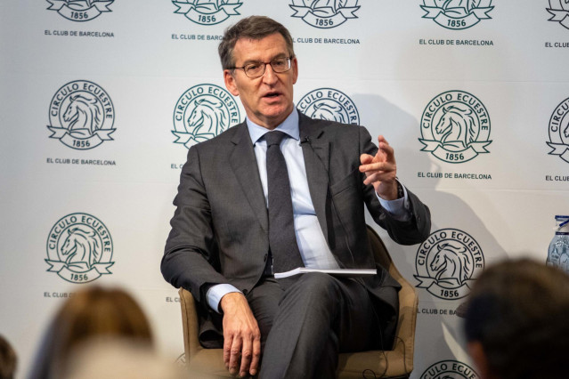 El presidente del Partido Popular, Alberto Núñez Feijóo, interviene en un coloquio, a 26 de enero de 2023, en Barcelona, Cataluña (España). Feijóo ha explicado hoy su proyecto en un encuentro organizado por el Círculo Ecuestre. El jefe de la oposición ha