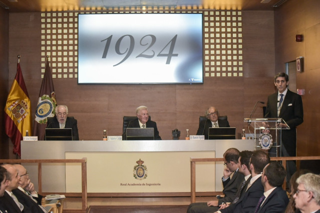 El presidente de Telefónica, José María Álvarez Pallete, da un discurso tras recibir en nombre de la empresa la distinción 