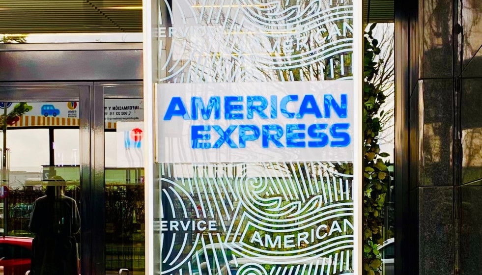 Archivo - Oficina de American Express en Madrid.