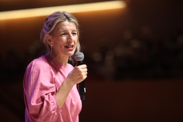 La vicepresidenta segunda y ministra de Trabajo y Economía Social, Yolanda Díaz, interviene en un acto de  SUMAR, a 14 de enero de 2023, en Barcelona, Catalunya (España).