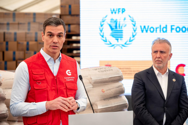 El presidente del Gobierno, Pedro Sánchez, interviene durante su visita a la base logística del Programa Mundial de Alimentos de las Naciones Unidas (WPF), a 27 de enero de 2023, en las Palmas de Gran Canaria, Gran Canaria, Islas Canarias (España).