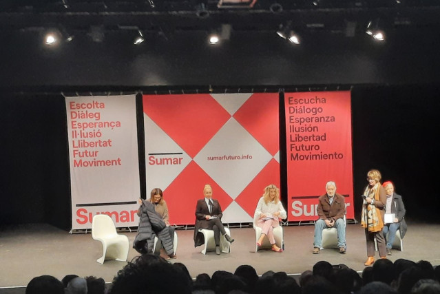 La vicepresidenta del Gobierno, Yolanda Díaz, antes de comenzar el acto de escucha de Sumar.