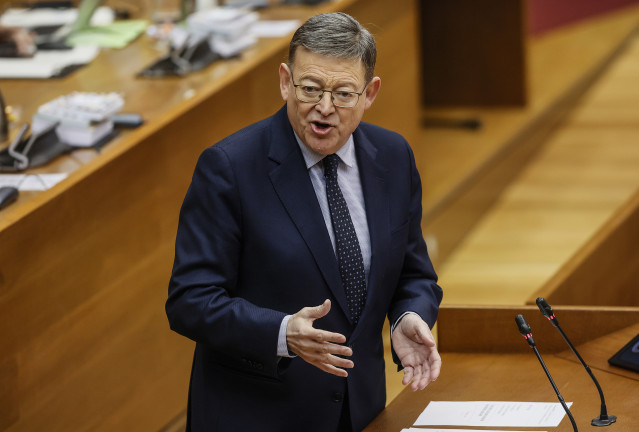 El presidente de la Generalitat, Ximo Puig, interviene durante una sesión de control