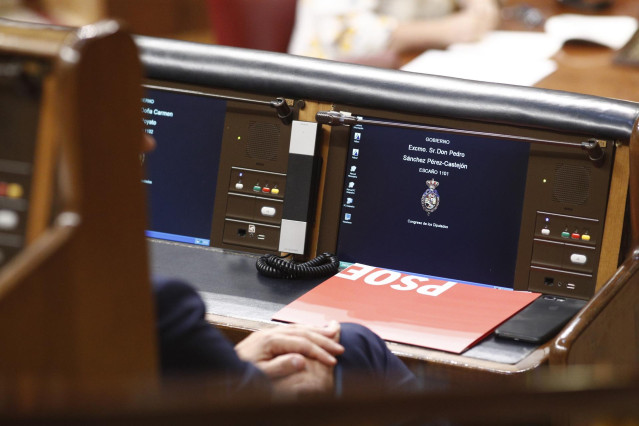 Archivo - El escaño de del presidente del Gobierno en funciones, Pedro Sánchez, durante, durante el debate previo a la segunda votación para la investidura del candidato socialista a la Presidencia del Gobierno.