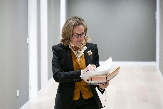 La vicepresidenta primera y ministra de Asuntos Económicos y Transformación Digital, Nadia Calviño, a su llegada a la sede del Ministerio, a 23 de enero de 2023, en Madrid (España).