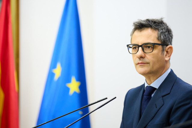 El ministro de la Presidencia, Relaciones con las Cortes y Memoria Democrática, Félix Bolaños, interviene tras reunirse con el presidente de Cantabria, en la Sede del Gobierno de Cantabria, a 30 de enero de 2023, en Santander, Cantabria (España).