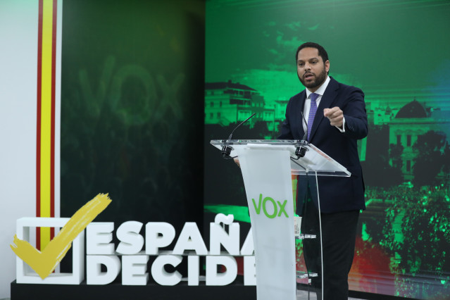 El secretario general de VOX, Ignacio Garriga, durante una rueda de prensa, en la sede de VOX, a 30 de enero de 2023, en Madrid (España).