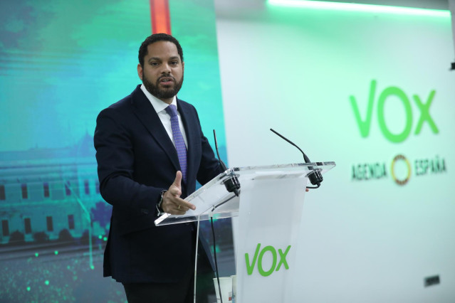 El secretario general de VOX, Ignacio Garriga, durante una rueda de prensa, en la sede de VOX, a 30 de enero de 2023, en Madrid (España).