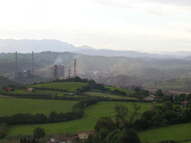 Archivo - Horno alto de Arcelor en la factoría de Veriña, concejo de Gijón