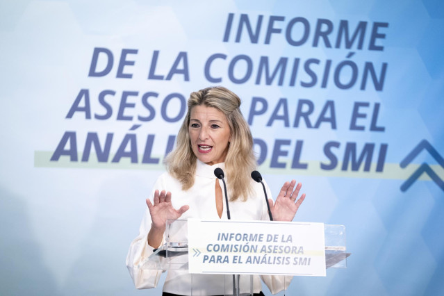 Archivo - La vicepresidenta segunda del Gobierno y ministra de Trabajo y Economía Social, Yolanda Díaz, durante la presentación del informe de los expertos sobre el SMI, el pasado 19 de diciembre