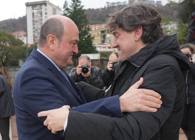 El presidente del PNV, Andoni Ortuzar, y el secretario general del PSE-EE, Eneko Andueza