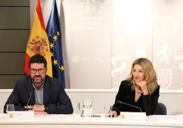 Archivo - El secretario de Estado de Empleo y Economía Social, Joaquín Pérez Rey, y la vicepresidenta segunda y ministra de Trabajo y Economía Social, Yolanda Díaz, en una imagen de archivo