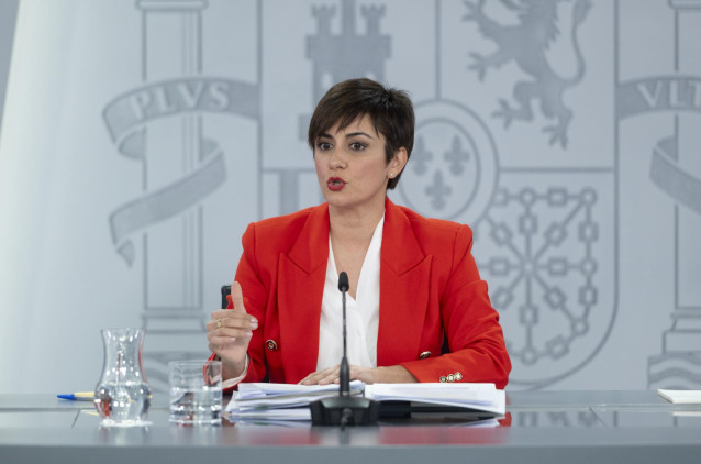 La ministra Portavoz, Isabel Rodríguez, durante una rueda de prensa posterior al Consejo de Ministros, en el Palacio de La Moncloa, a 31 de enero de 2023, en Madrid (España). El Gobierno ha aprobado una partida de ayudas directas a los agricultores para p