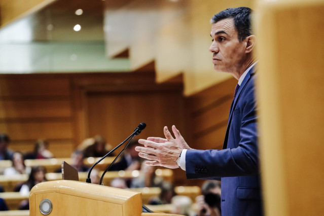 El presidente del Gobierno, Pedro Sánchez, comparece ante el Pleno del Senado, a 31 de enero de 2023, en Madrid (España). Esta comparecencia es la primera de este año que ha confrontado a Sánchez y al líder del PP, Alberto Núñez Feijóo. Sánchez ha informa