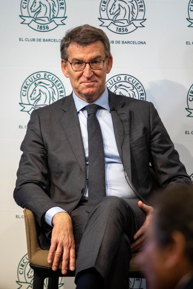 El presidente del Partido Popular, Alberto Núñez Feijóo, interviene en un coloquio, a 26 de enero de 2023, en Barcelona, Cataluña (España).