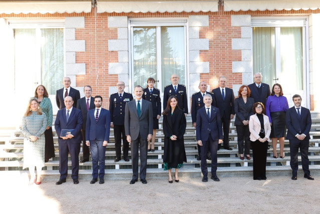 Los Reyes y la Comisión Nacional para el bicentenario de la Policía Nacional.