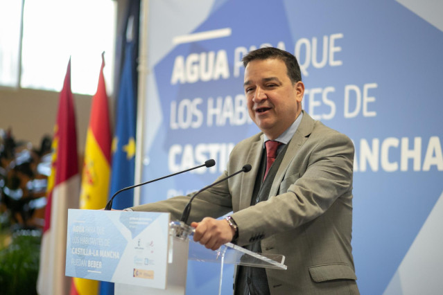 El consejero de Agricultura, Agua y Desarrollo Rural, Francisco Martínez Arroyo
