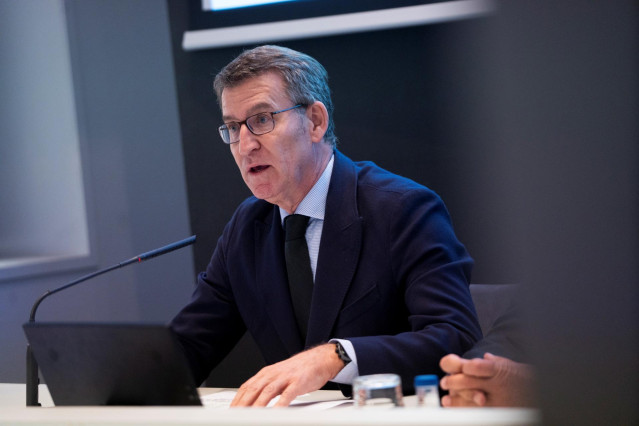 Archivo - El presidente del PP, Alberto Núñez Feijóo, interviene durante la reunión del Jurado del XXXI Premio de Convivencia, a 16 de diciembre de 2022, en Valencia, Comunidad Valenciana (España).