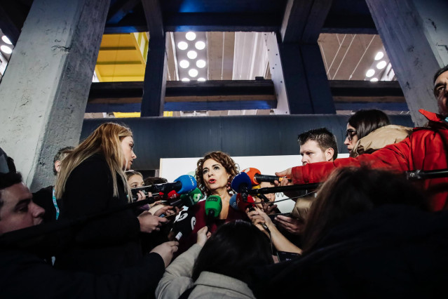 La ministra de Hacienda y Función Pública, María Jesús Montero, atiende a medios a su llegada a la presentación de ‘Future: Fast Forward’, agrupación empresarial del sector de la automoción, en el Espacio La Nave, a 2 de febrero de 2023, en Madrid (España