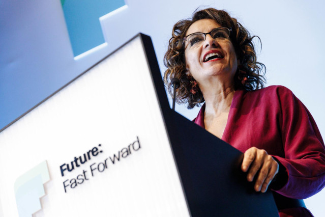 La ministra de Hacienda y Función Pública, María Jesús Montero, interviene en la presentación de ‘Future: Fast Forward’, agrupación empresarial del sector de la automoción, en el Espacio La Nave, a 2 de febrero de 2023, en Madrid (España).