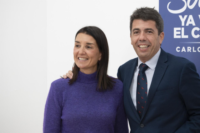 El presidente del PPCV, Carlos Mazón, y la exsíndica de CS en Les Corts y nueva incorporación al equipo económico del PPCV, Ruth Merino.