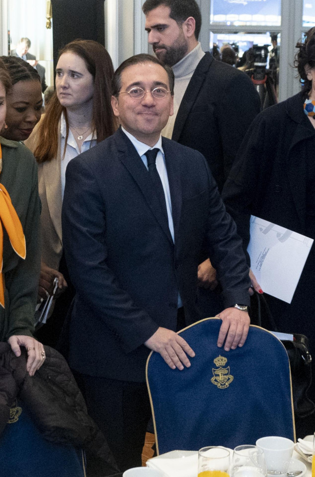 El ministro de Asuntos Exteriores, Unión Europea y Cooperación, José Manuel Albares, a su llegada al Desayuno Informativo del Foro Nueva Economía, a 3 de febrero de 2023, en Madrid (España).