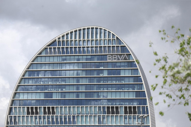 Archivo - Edificio de la sede de BBVA en Madrid, conocido como ‘La Vela’, a 22 de abril de 2021, en Madrid (España).