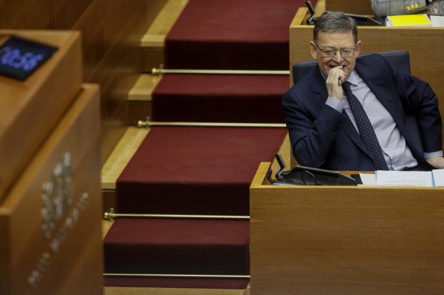 El presidente de la Generalitat valenciana, Ximo Puig, durante una sesión de control, en Les Corts