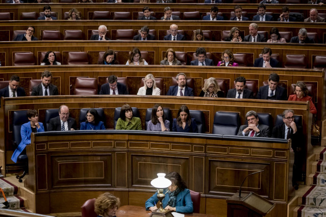 (Fila abajo) (I-D) La ministra portavoz del Gobierno, Isabel Rodríguez; el ministro de Cultura, Miquel Iceta; la ministra de Sanidad, Carolina Darias; la ministra de Ciencia e Innovación, Diana Morant; la ministra de Derechos Sociales y Agenda 2030, Ione